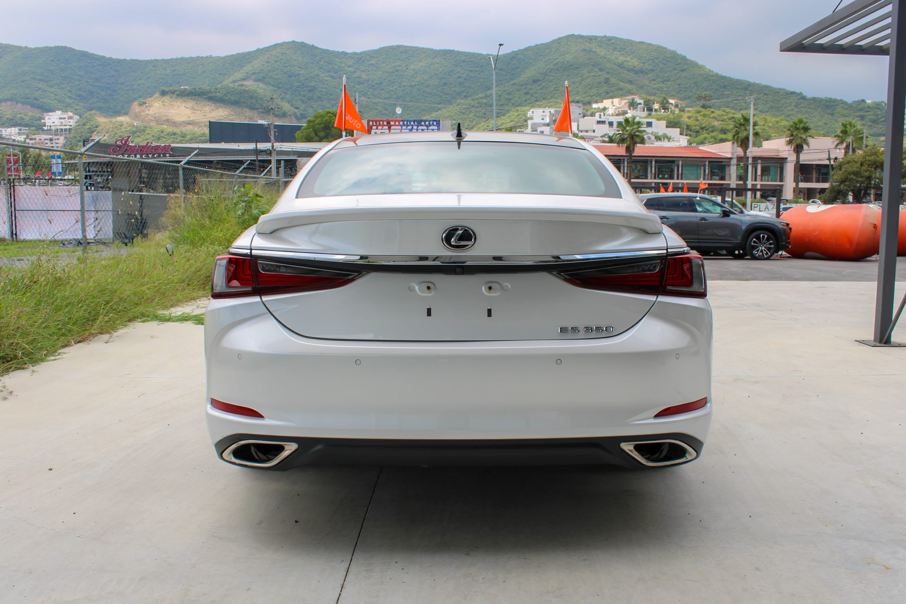 LEXUS ES 350 BLANCO 2022-4.jpg